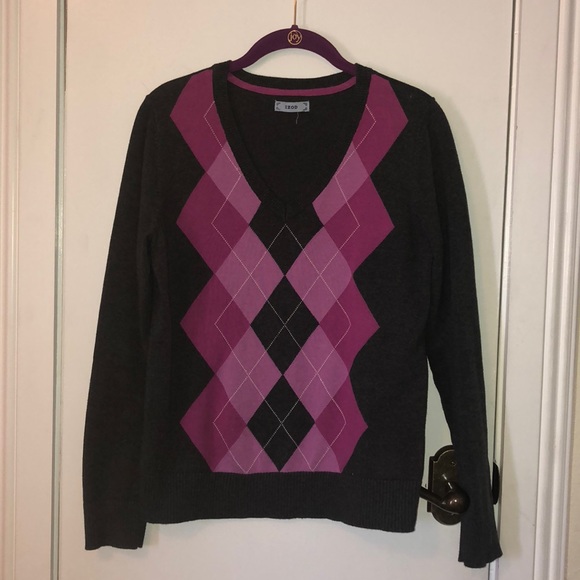 Izod Sweaters - IZOD long sleeved sweater size Med.